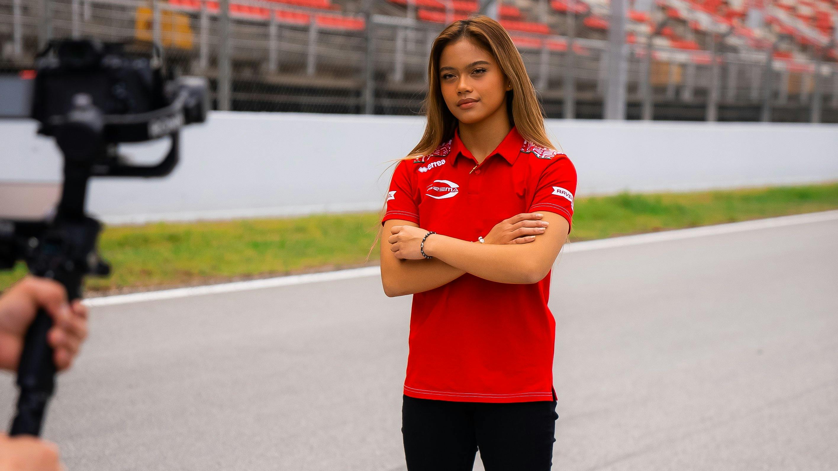 Bianca Bustamante raises Philippine flag at F1 Academy